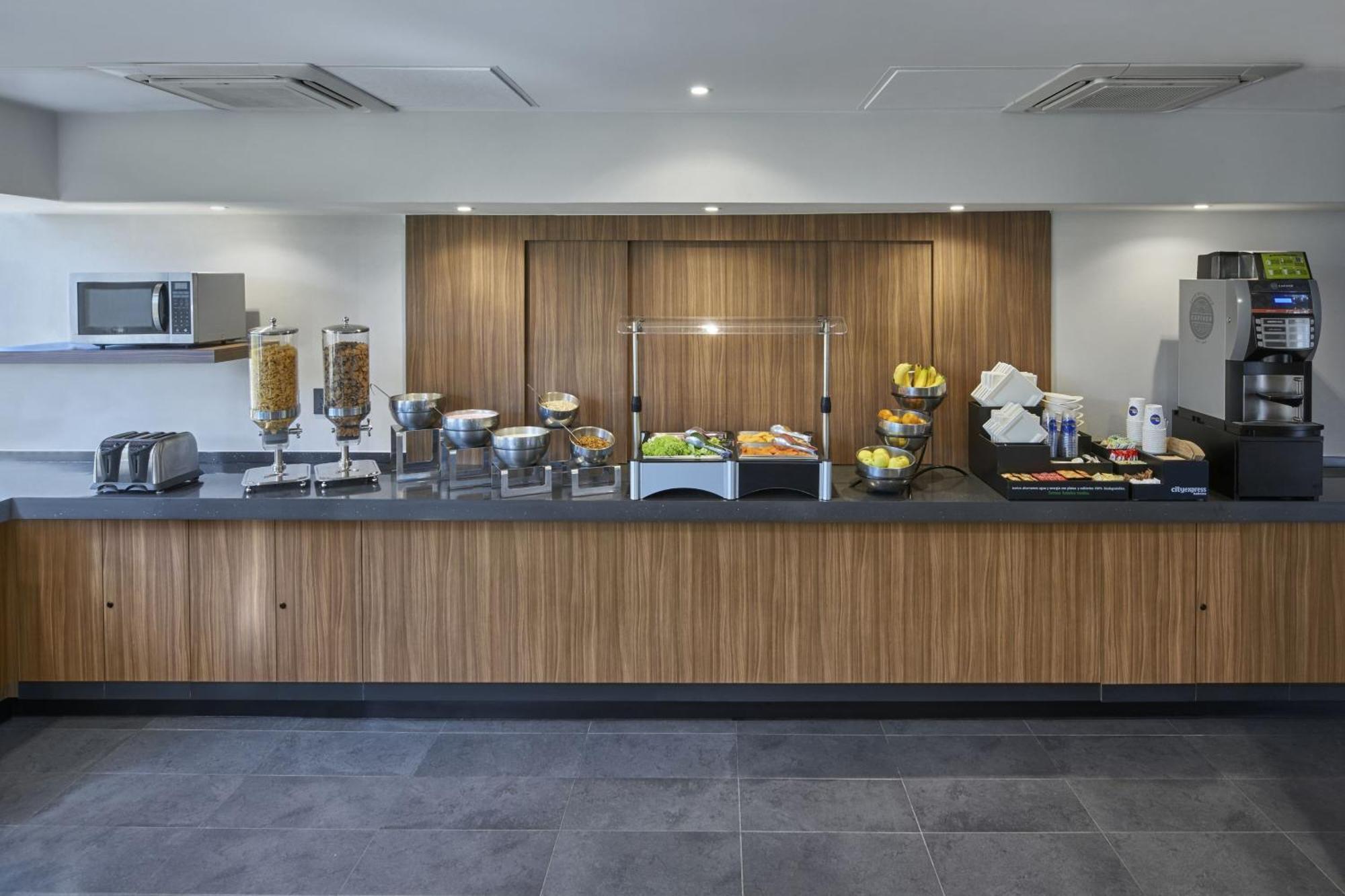 City Express By Marriott Irapuato Norte Exterior photo